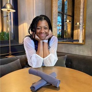 Meet your Posher, Emrie